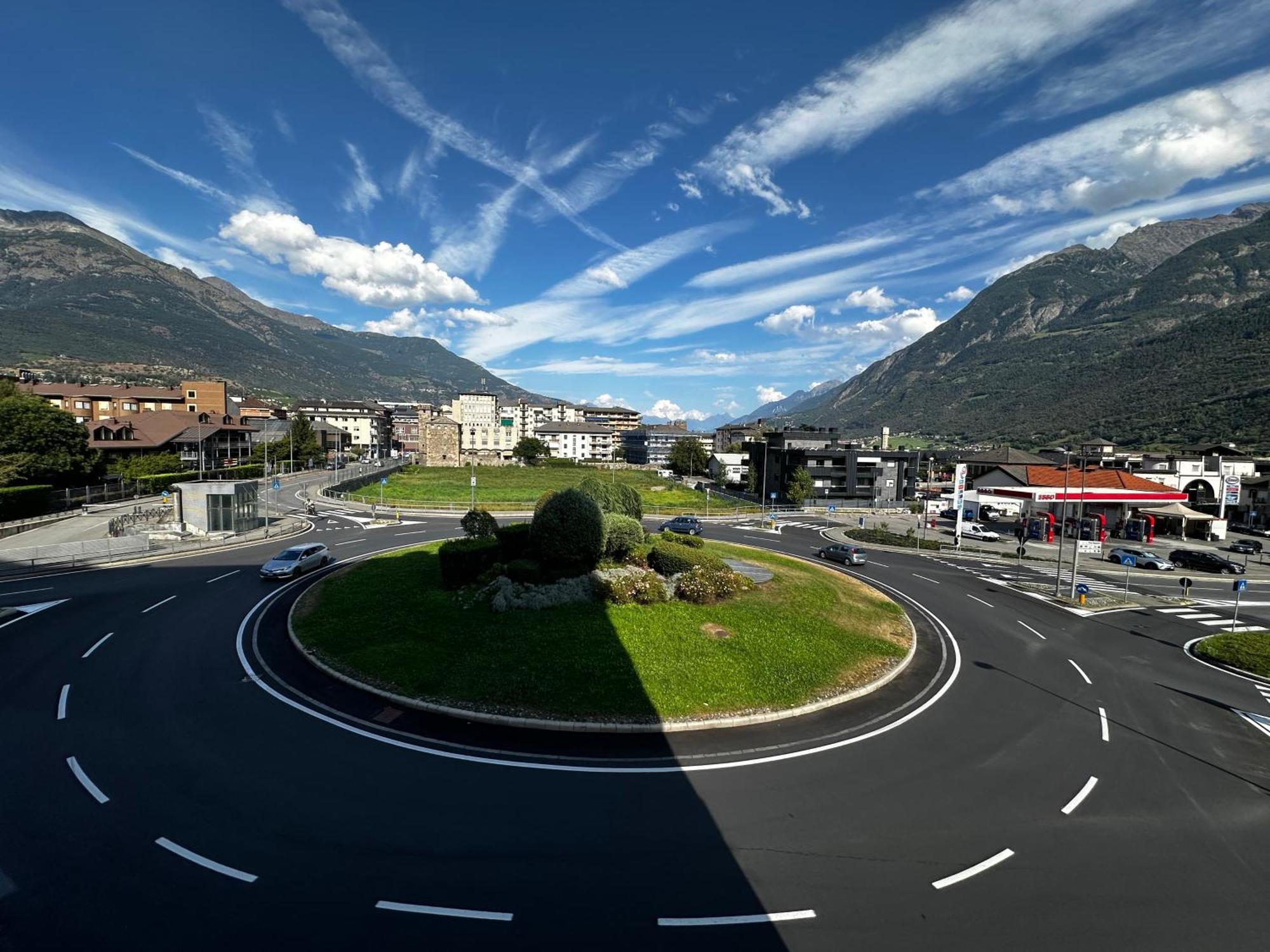 Aosta Center Holidays Apartments Ngoại thất bức ảnh